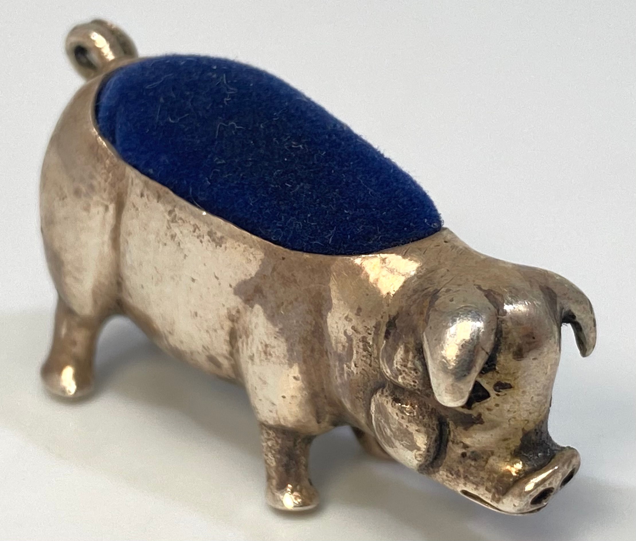 A silver pin cushion modelled as a pig with curled tail, stamped ‘925’, approximately 4cm long - Image 3 of 3