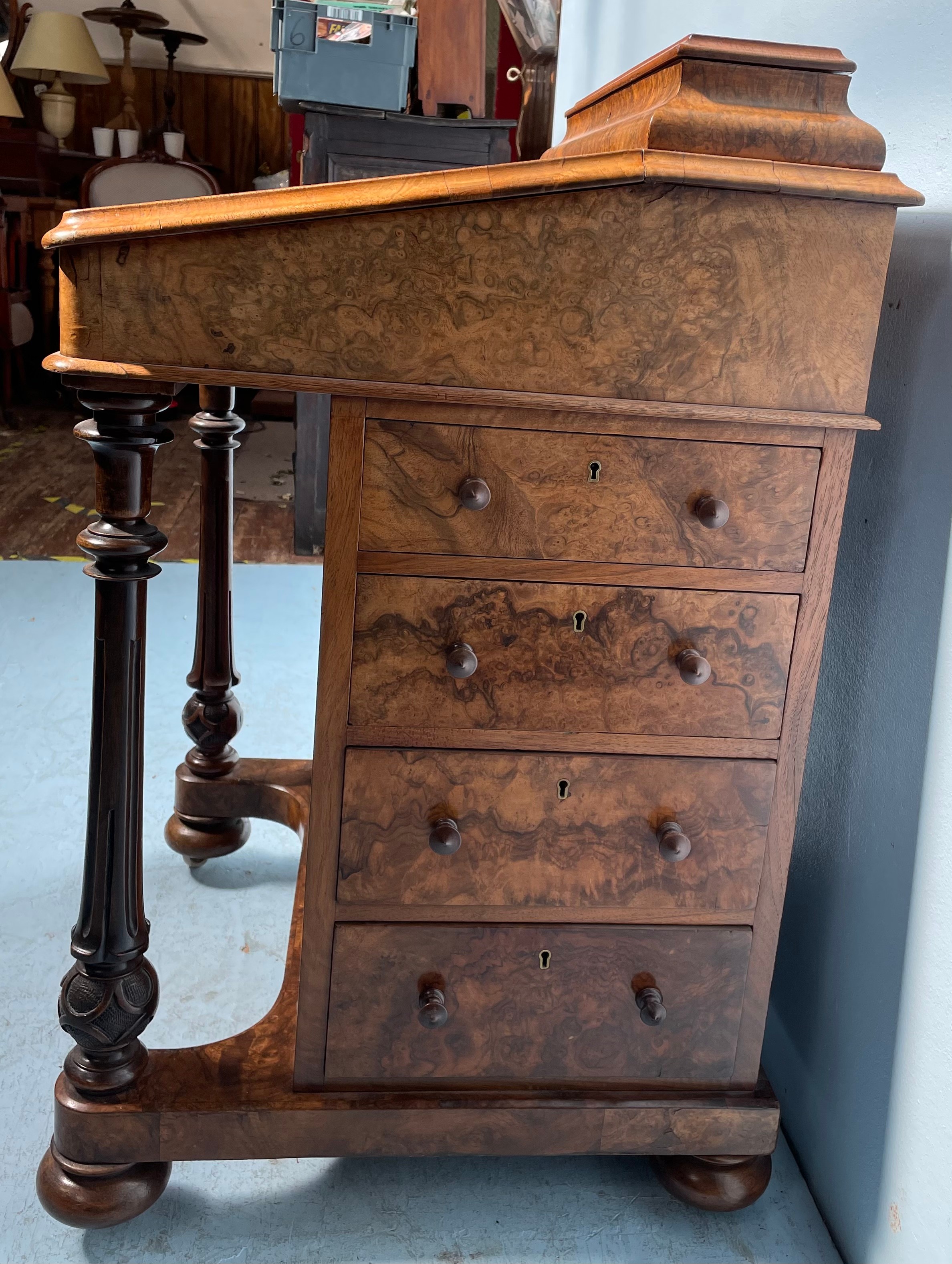 A Victorian burr walnut Davenport desk, with drawers to one side and opposing faux drawers, top - Bild 5 aus 5