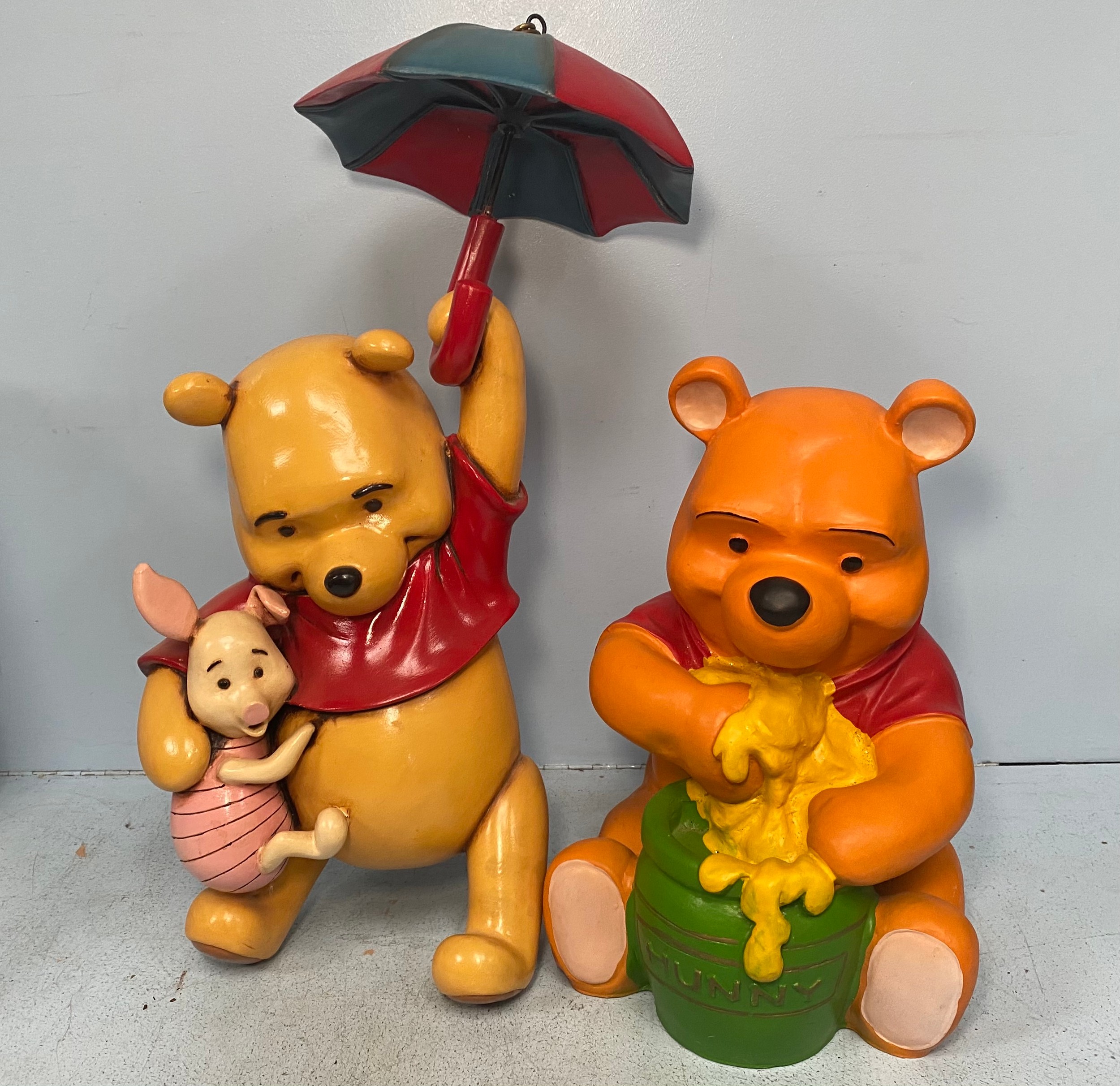 A quantity of Winnie the Pooh decorative items including a ceramic Disney ‘Hunny of a Day’ musical - Image 3 of 3