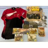 A quantity of Airfix HO/OO scale model plastic toy soldiers, including bags and tins of loose and