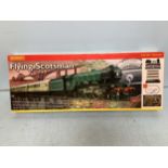 A Hornby 00 gauge ‘Flying Scotsman’ electric train set No. R 1039, appears complete and in very good