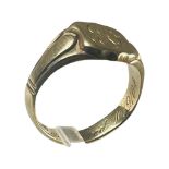 An 18ct yellow gold signet ring with engraved monogram to the top, weighs 7.0 grams, finger size Q.
