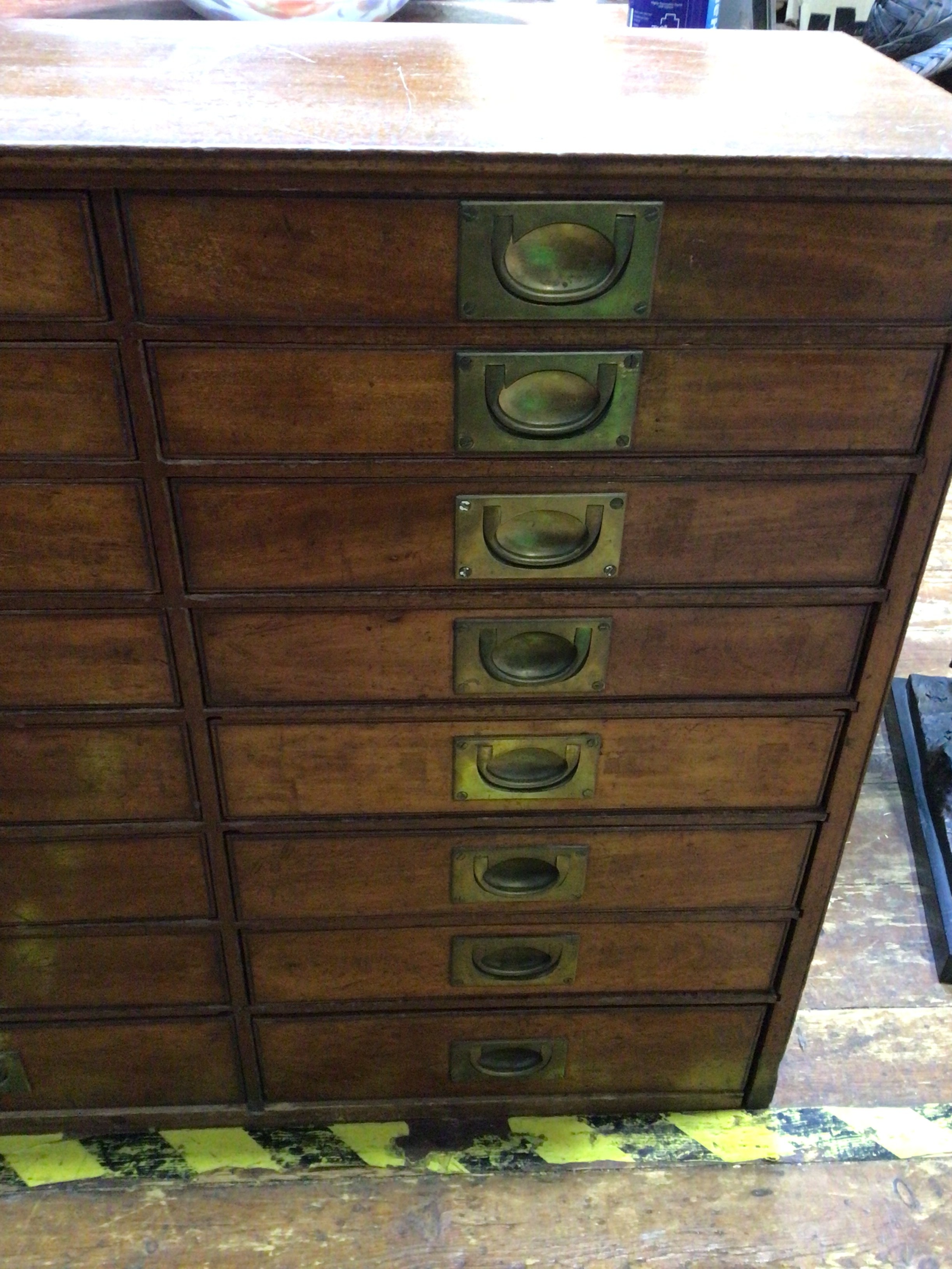 A 19th Century walnut collector’s chest of drawers, comprising three banks of eight graduated - Bild 8 aus 8