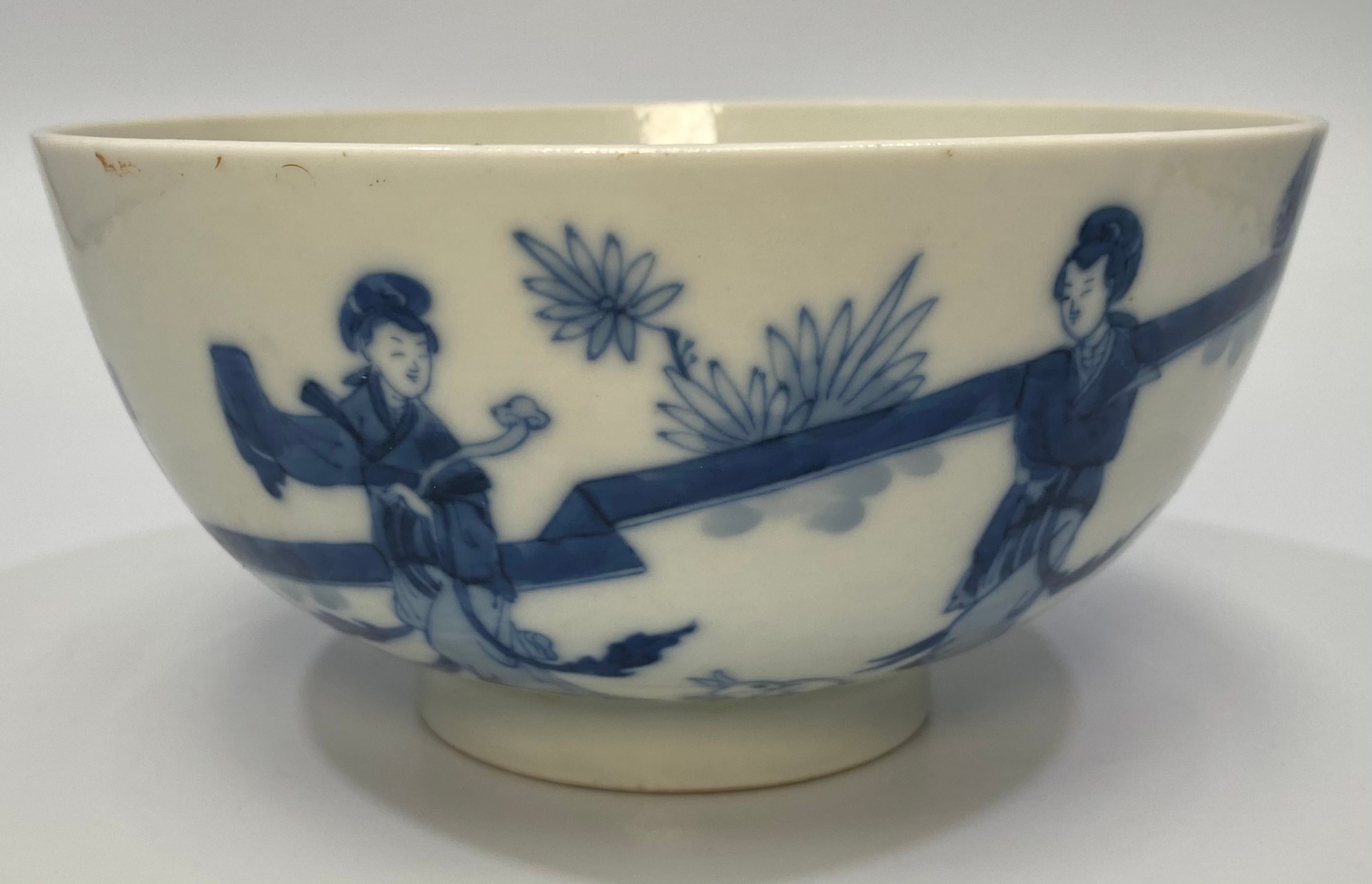 A Chinese porcelain blue and white bowl decorated with ladies in a walled garden with a rabbit, - Bild 3 aus 14