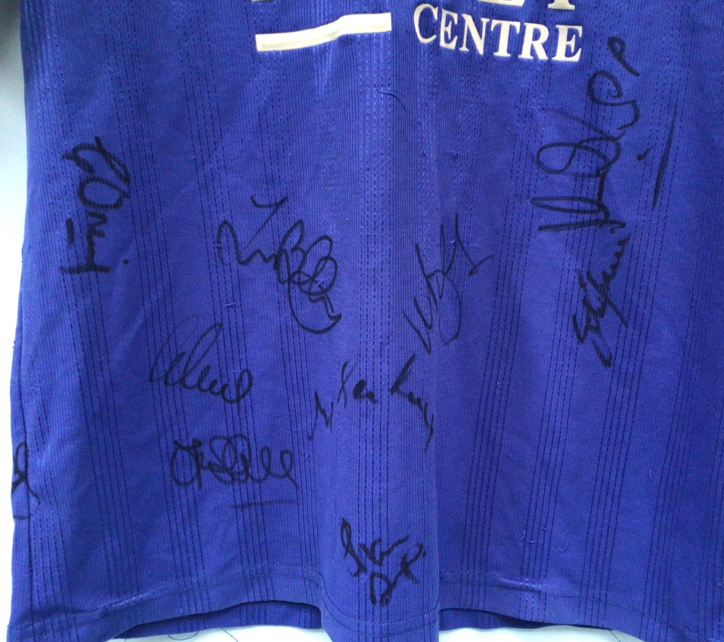 Two signed Portsmouth FC shirts, to include a replica 1999/00 home shirt signed by the squad and a - Bild 4 aus 5