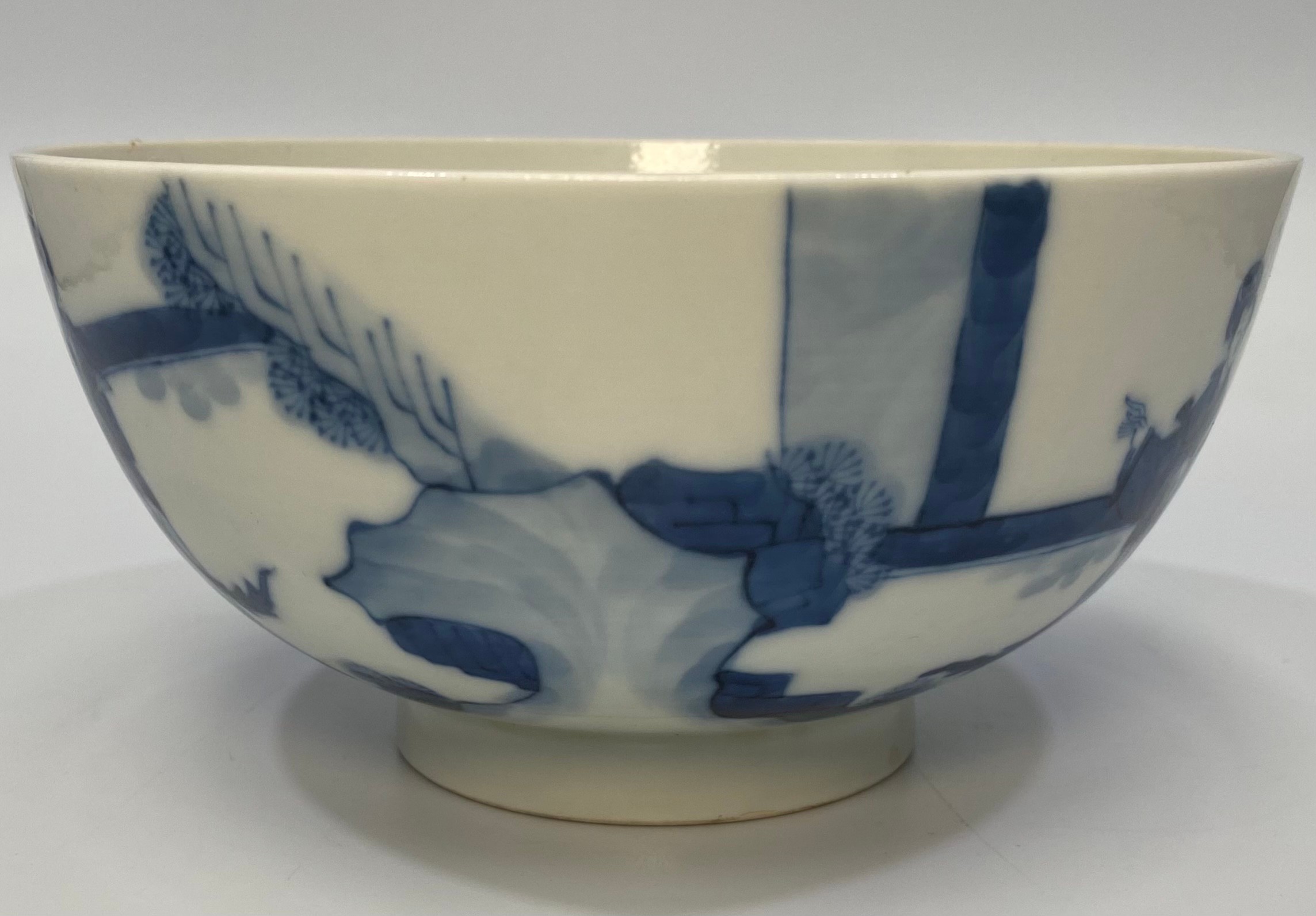 A Chinese porcelain blue and white bowl decorated with ladies in a walled garden with a rabbit, - Bild 4 aus 14