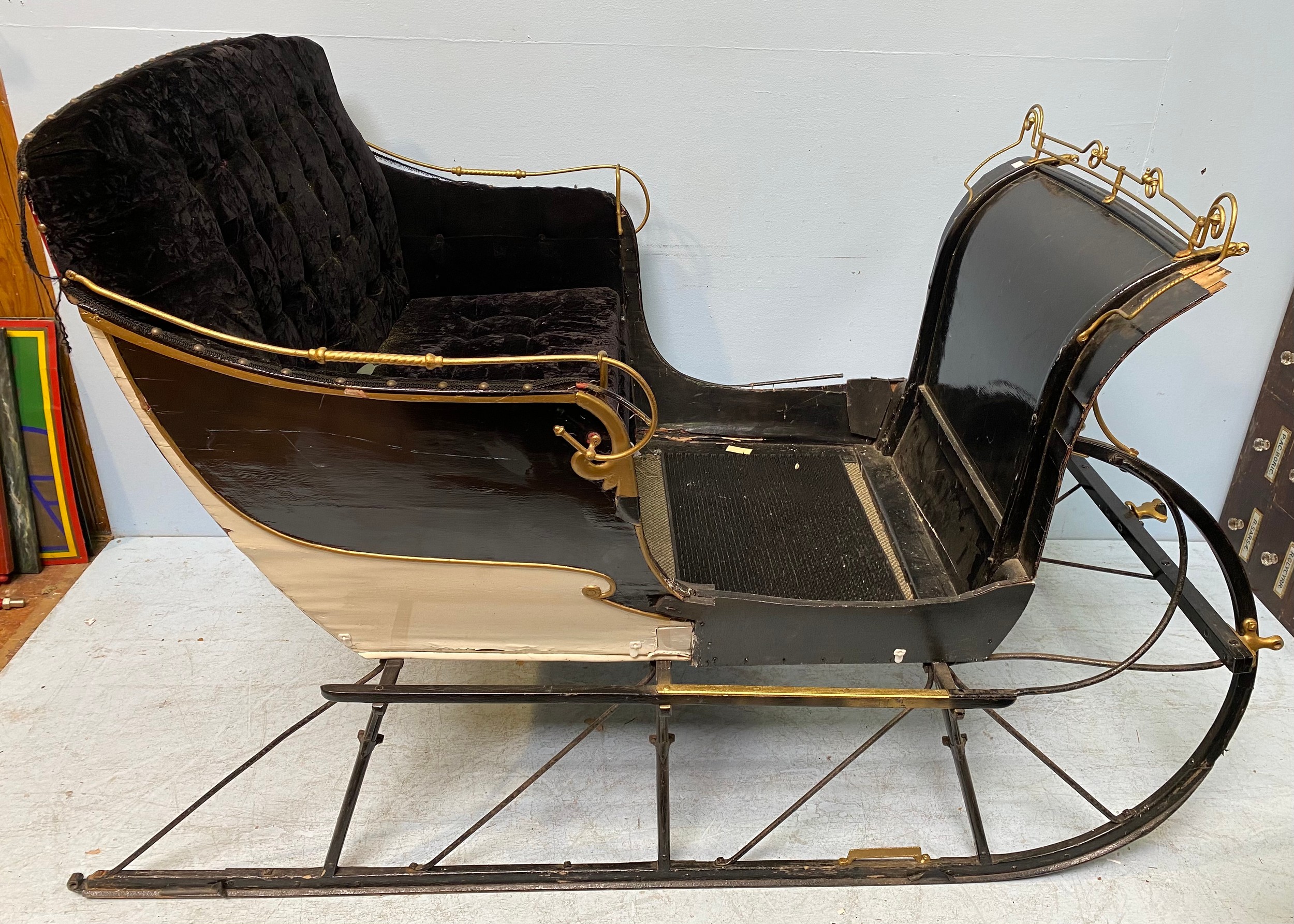 A full size reindeer / horse sled / sleigh with black velvet upholstery and cream, black and gold - Bild 2 aus 11