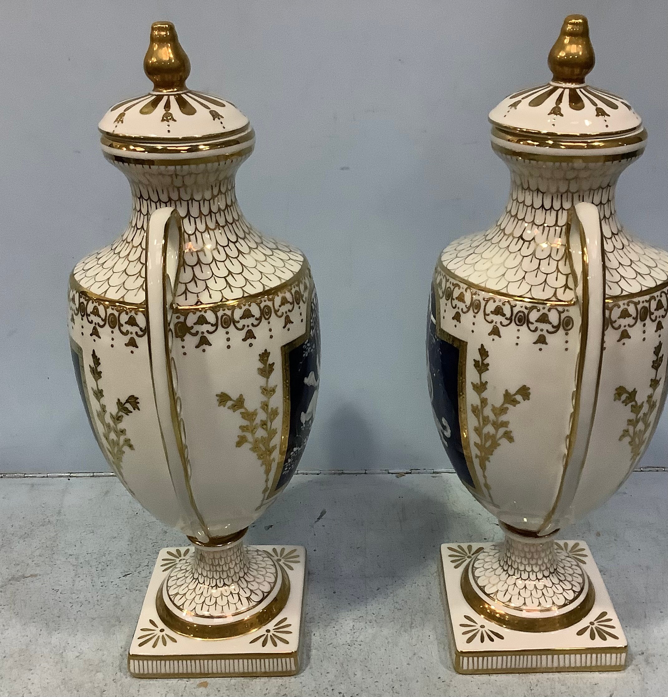 A pair of pâte-sur-pâte decorated urns with covers in the style of Marc-Louis Solon, classically - Image 13 of 22