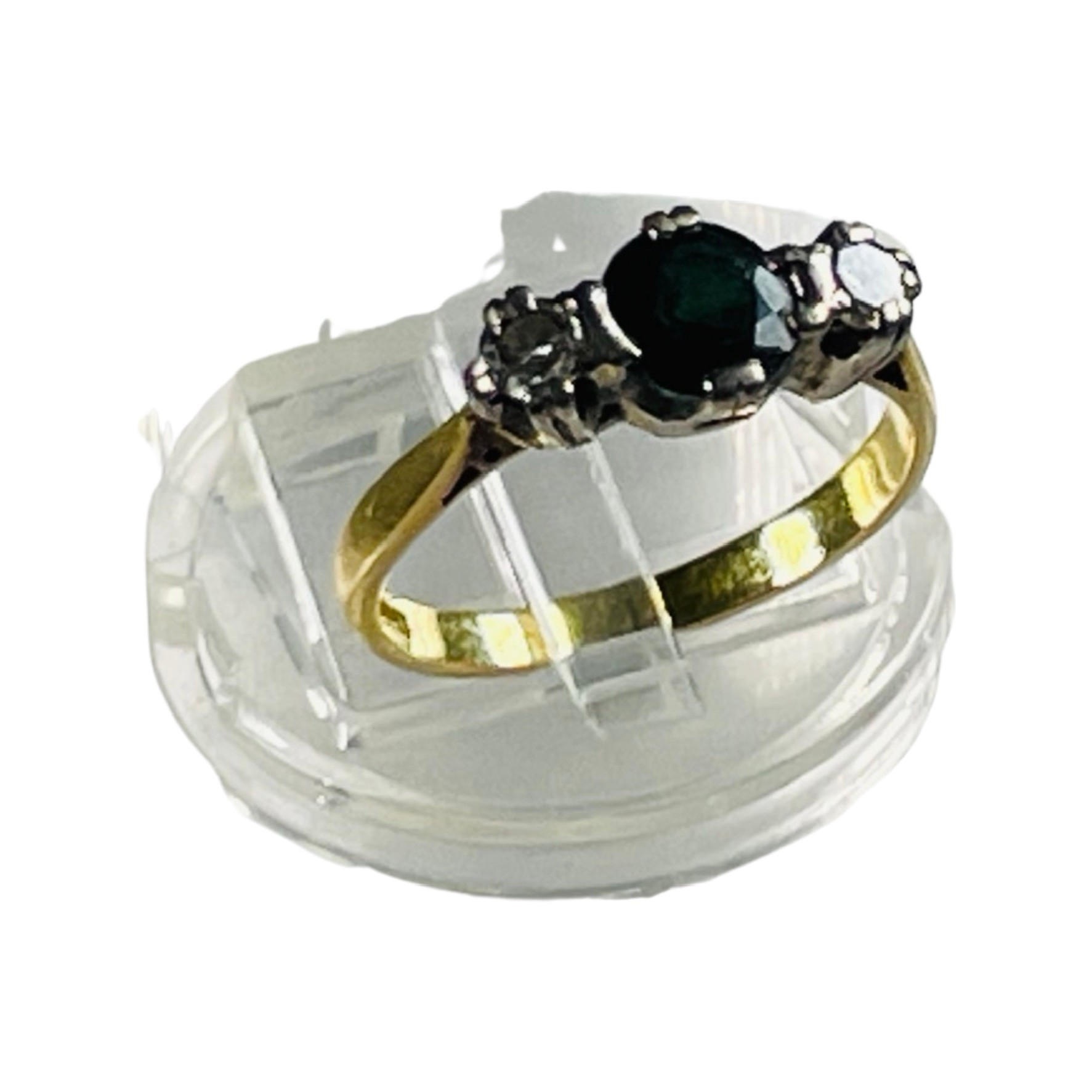 An 18ct yellow gold three stone ring, set with a round faceted dark blue sapphire to the centre, and - Image 2 of 4