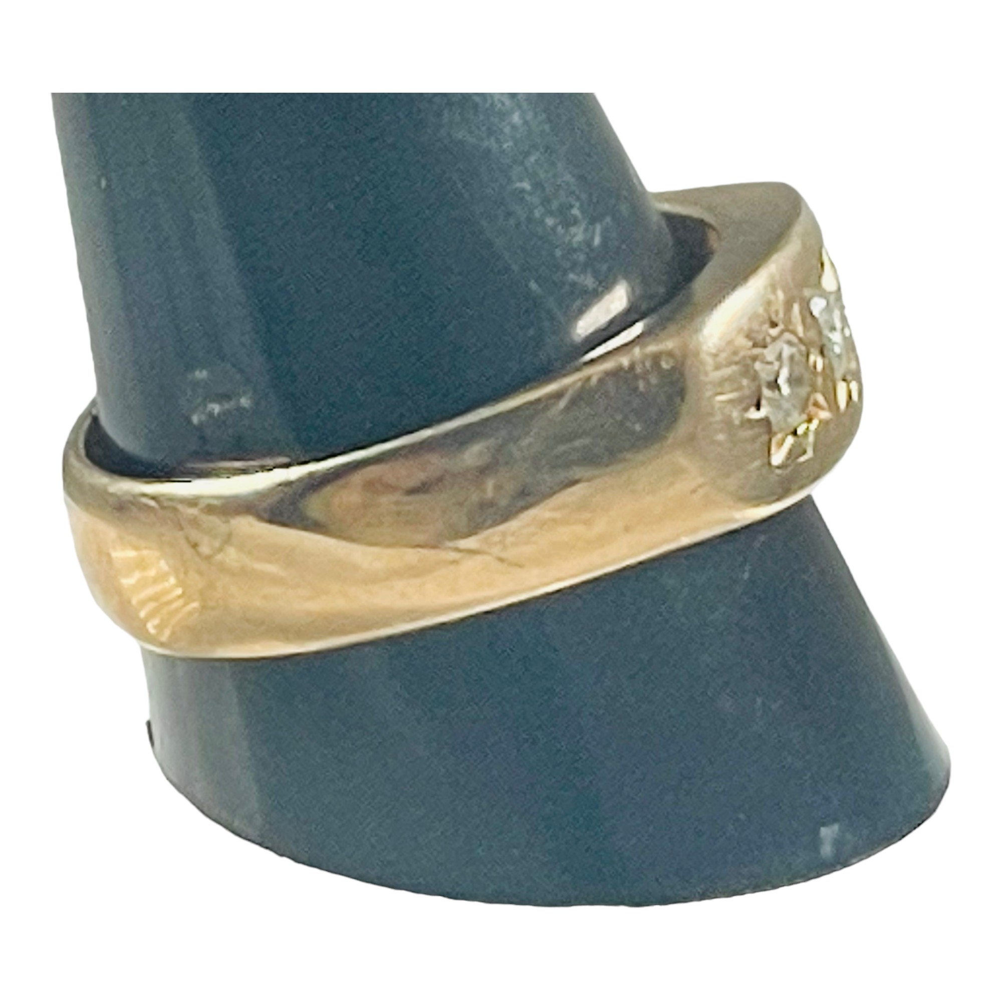 A gents 9ct gold dress ring, set with 3 x round diamonds, estimated total diamond weight 0.35cts, - Image 3 of 3