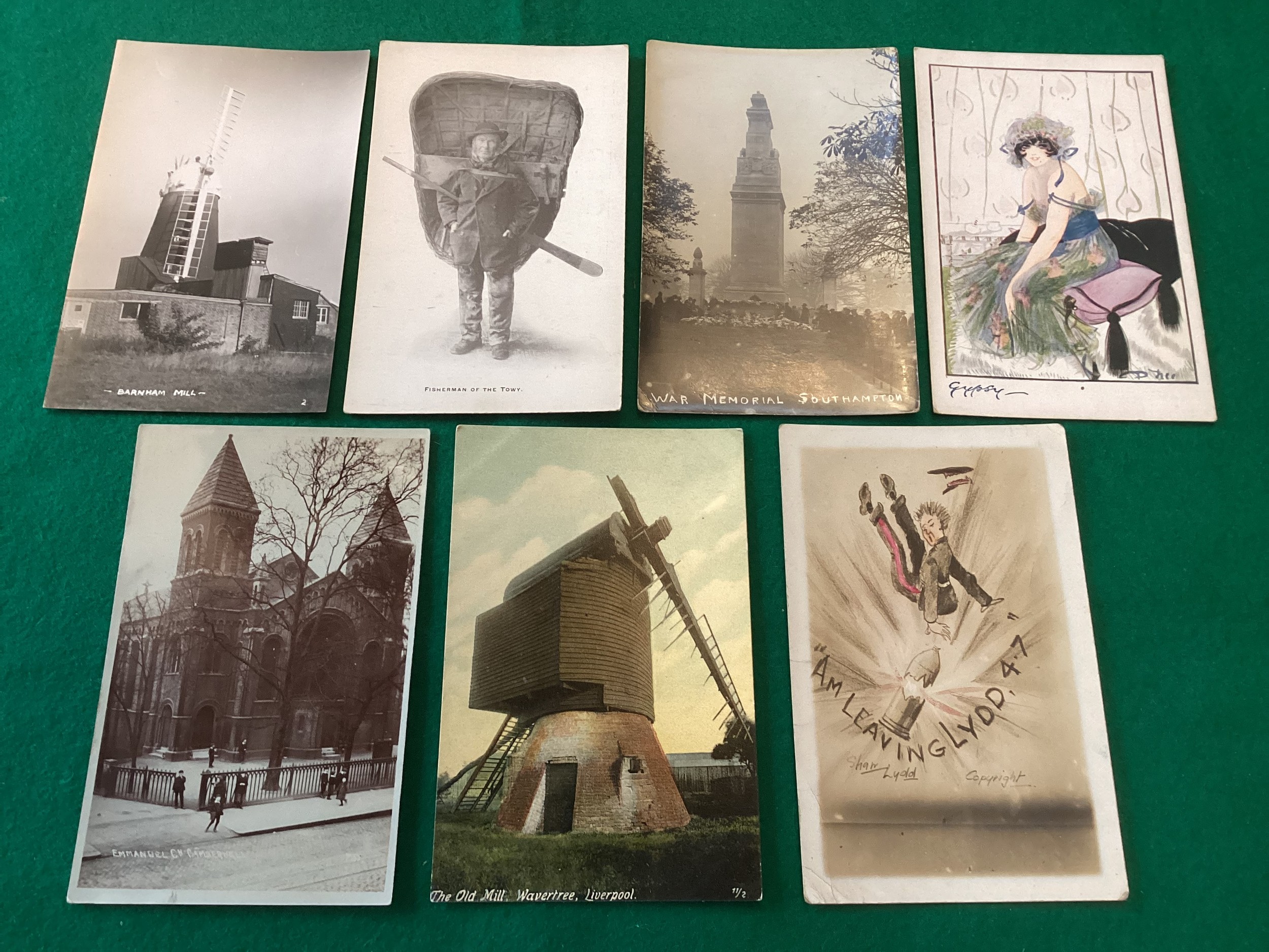 An album containing 32 standard-size Southampton cards; more than 350 loose standard-size - Image 4 of 6