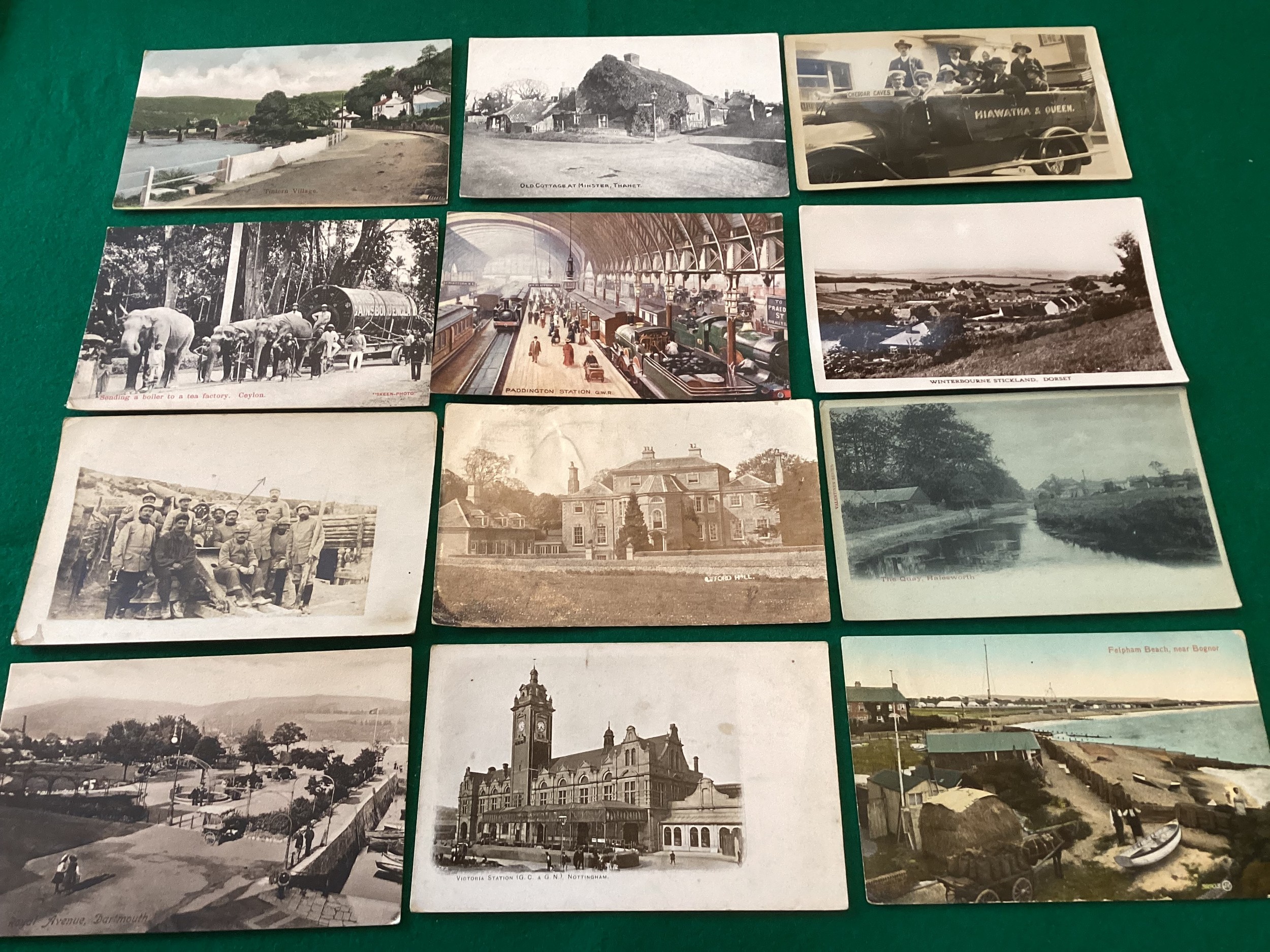 An album containing 32 standard-size Southampton cards; more than 350 loose standard-size - Image 3 of 6