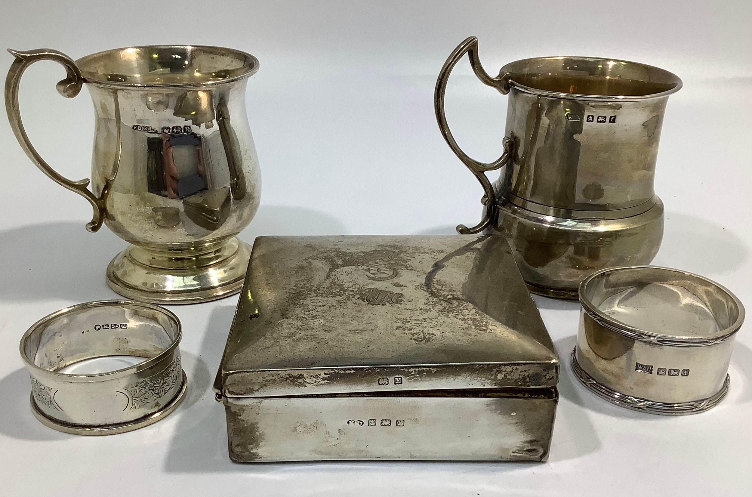 A small collection of assorted silver items including a cigarette box, two small tankards