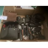 Collectables : Banana box of binoculars some boxed