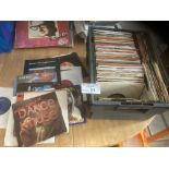 Records : 200+ singles in crate 7" - nice lot - go