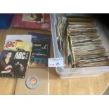 Records : Crate of 200+ 7" singles - good lot - de