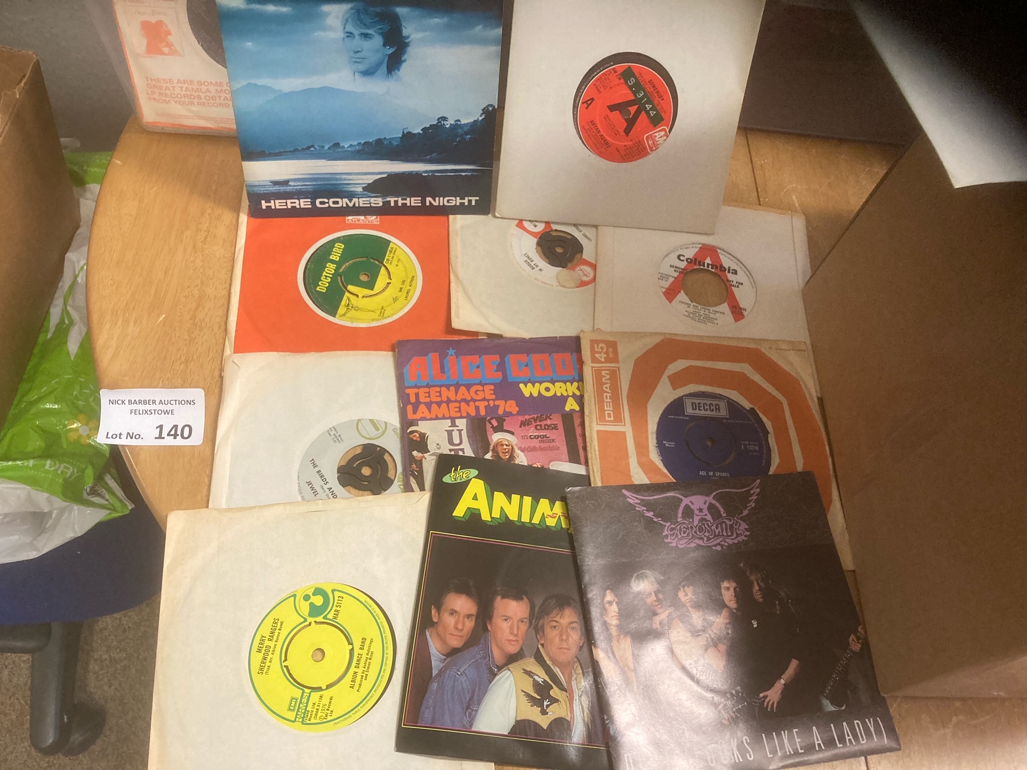 Records : 7" singles 'A' box of various 80+ items,