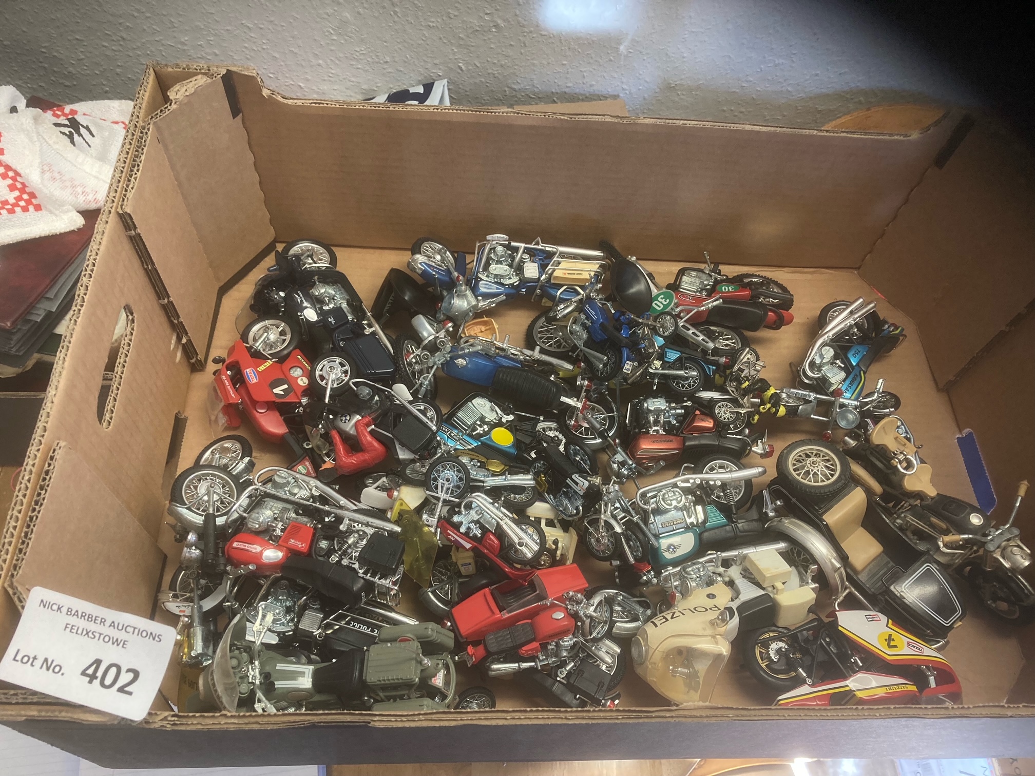 Diecast : Box of unboxed motorbikes, large, small