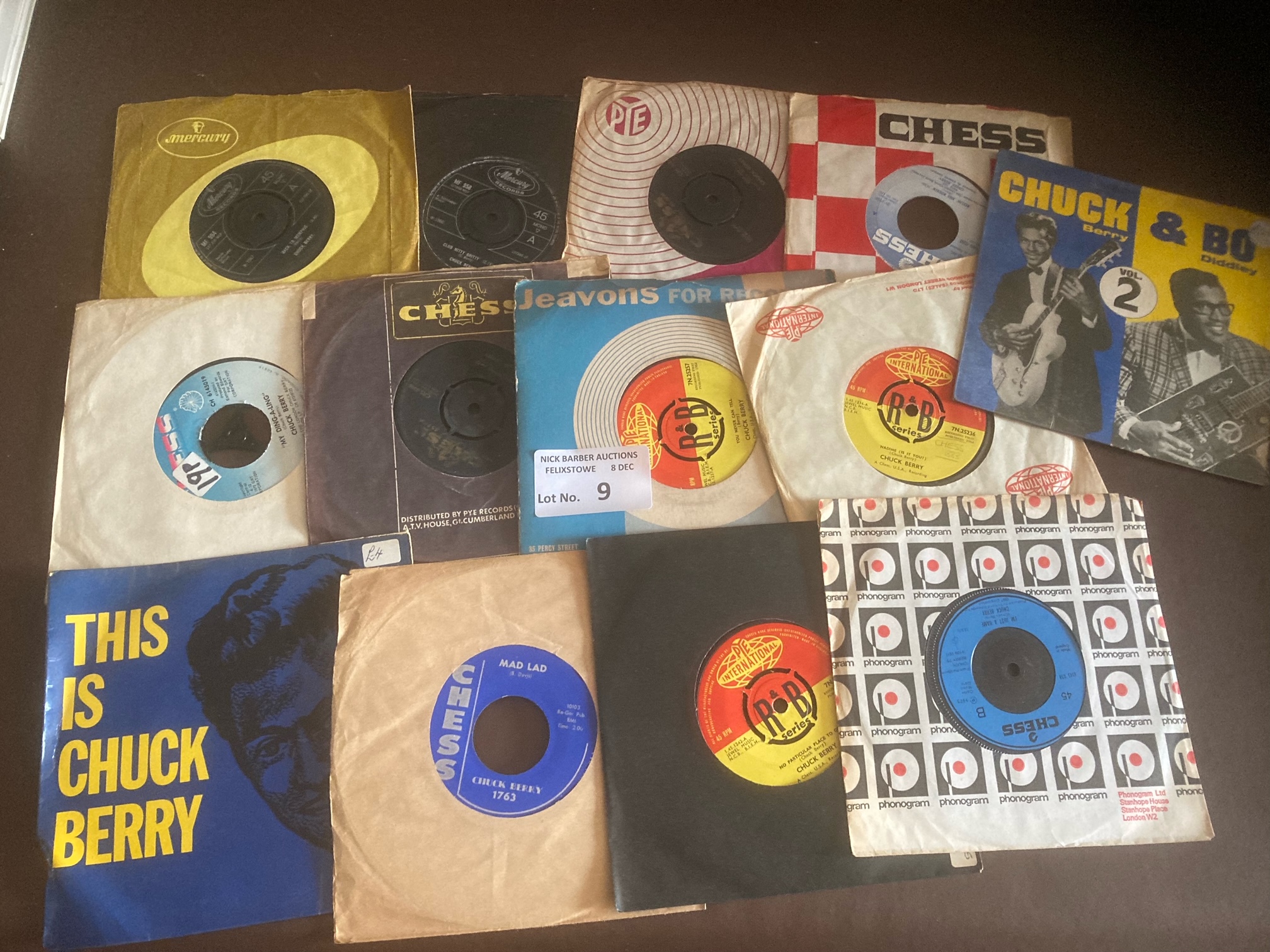 Records : CHUCK BERRY - super cllxn of 7" & eps on