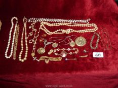 A small quantity of jewellery including; 1977 Jubilee crown pendant, 12ct gold cufflink,