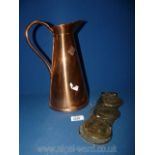 A copper jug, 27 cm tall and a set of three horse brasses.