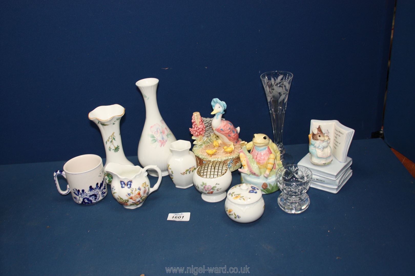 A quantity of china to include Aynsley 'Sweetheart' bud vase, Aynsley 'Cottage Garden' vase,