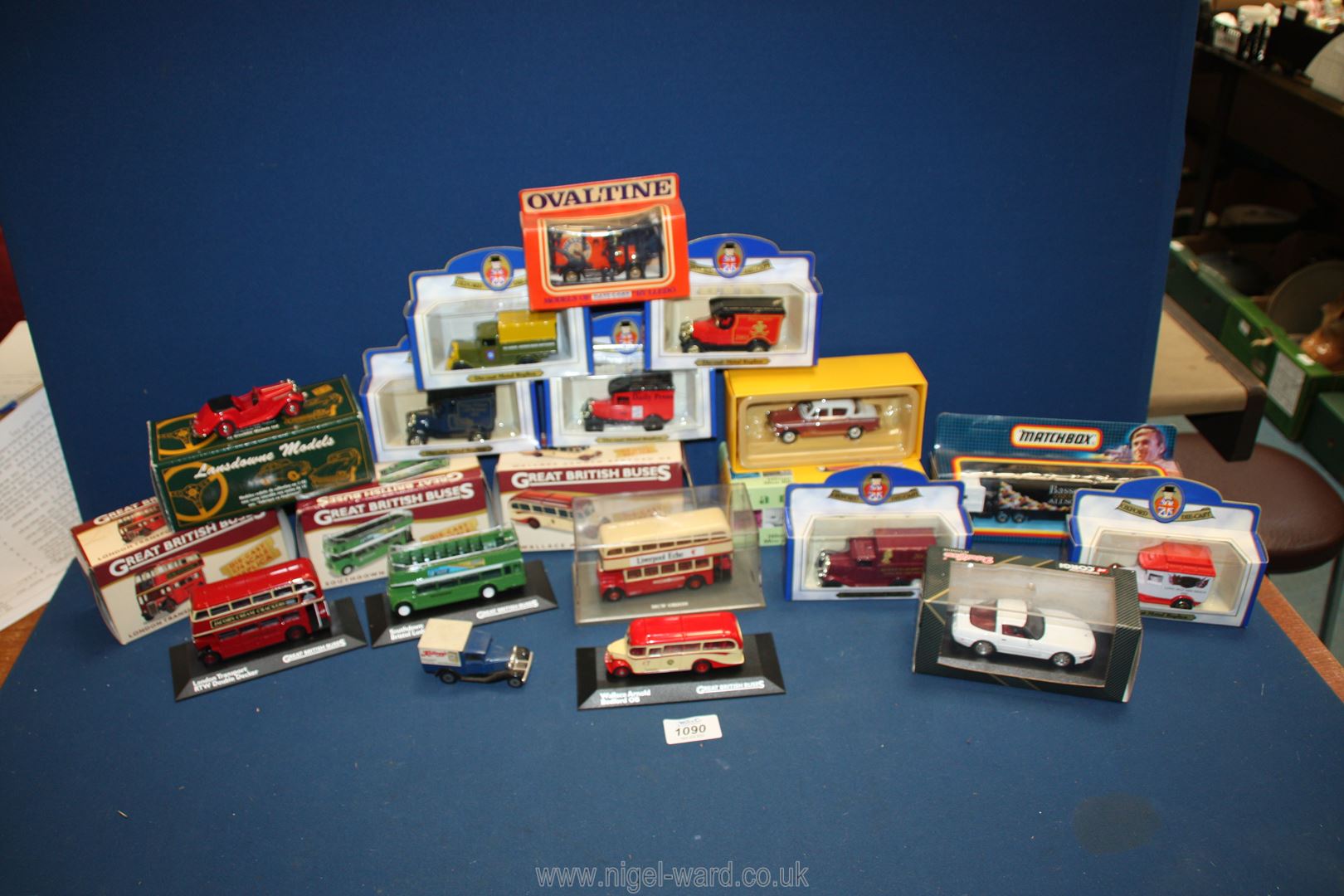A quantity of model vintage cars and buses including Oxford Die-cast replicas and Great British
