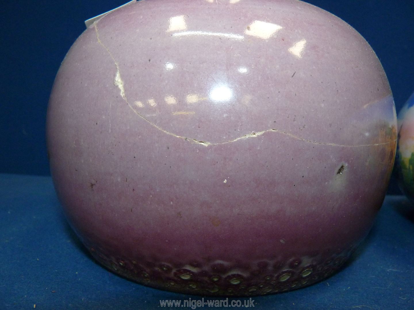 A pair of bulbous shaped, slim neck Vases in mauve, 16 1/2'' tall, - Image 2 of 6