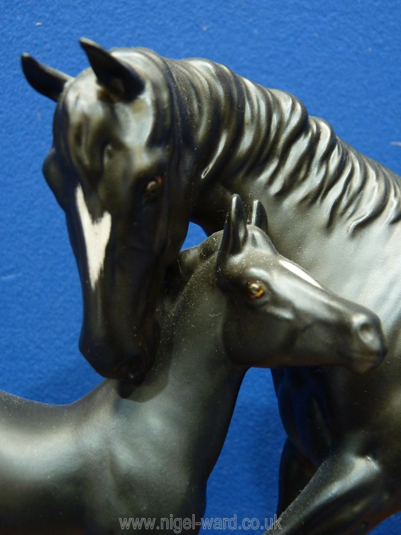 A Beswick Black Beauty and foal on wooden plinth. - Image 2 of 3
