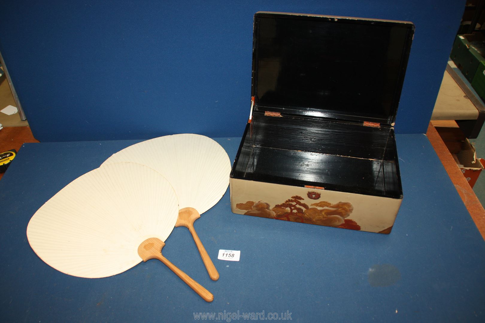 A 20th c. Japanese lacquer box together with a pair of hand painted Japanese paper fans. - Image 2 of 2