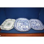 A willow pattern turkey Plate (one stay missing), similar meat plates and one other.