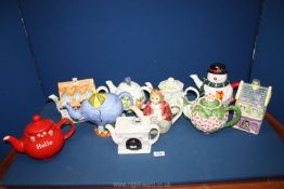 A quantity of novelty teapots including Leonardo Collection House with cat,