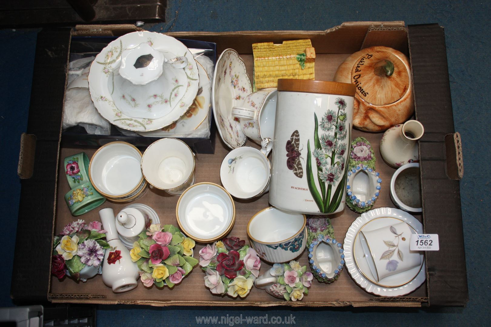 A quantity of china including Portmeirion lidded sugar canister, Royal Worcester 'Palmyra' ramekins,