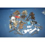 A packet of mainly vintage bottle openers and a bag of over 100 vintage and antique keys.