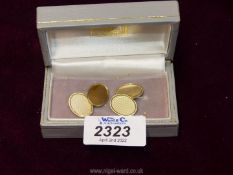 A pair 9ct gold cufflinks.