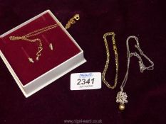 A small quantity of 375 gold items including boxed bracelet and earrings, ,