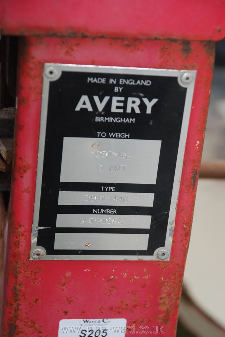 An Avery scales and weights. - Image 3 of 3