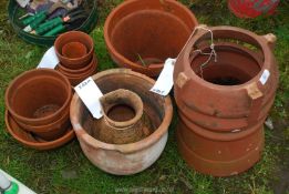 A clay chimney pot (damaged) and assorted terracotta pots a/f.