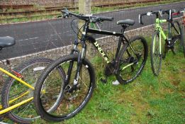 An Indur Mountain bike, 21 speed, front & rear disc brakes.