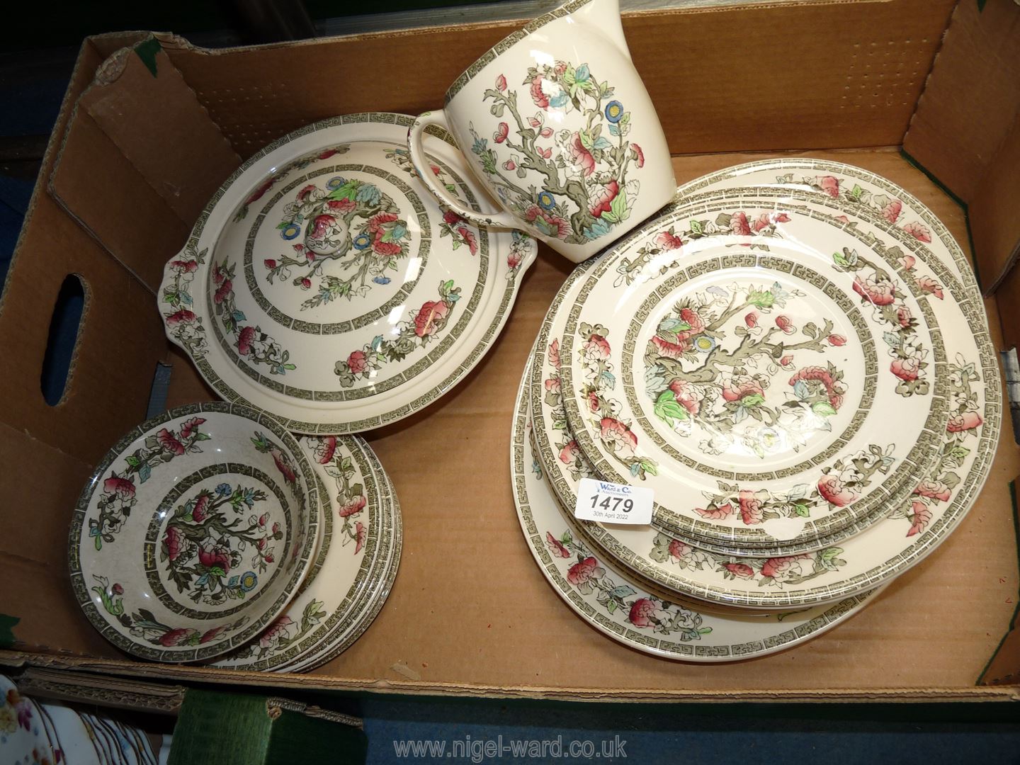 A quantity of Indian Tree dinner service including lidded tureen, jug, meat plate etc.