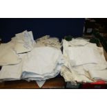 A quantity of linen and lace items including large tablecloth, damask, doilies, etc.