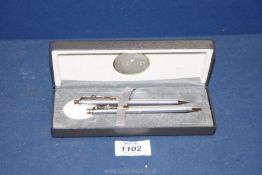 A Sheaffer pen and pencil set.