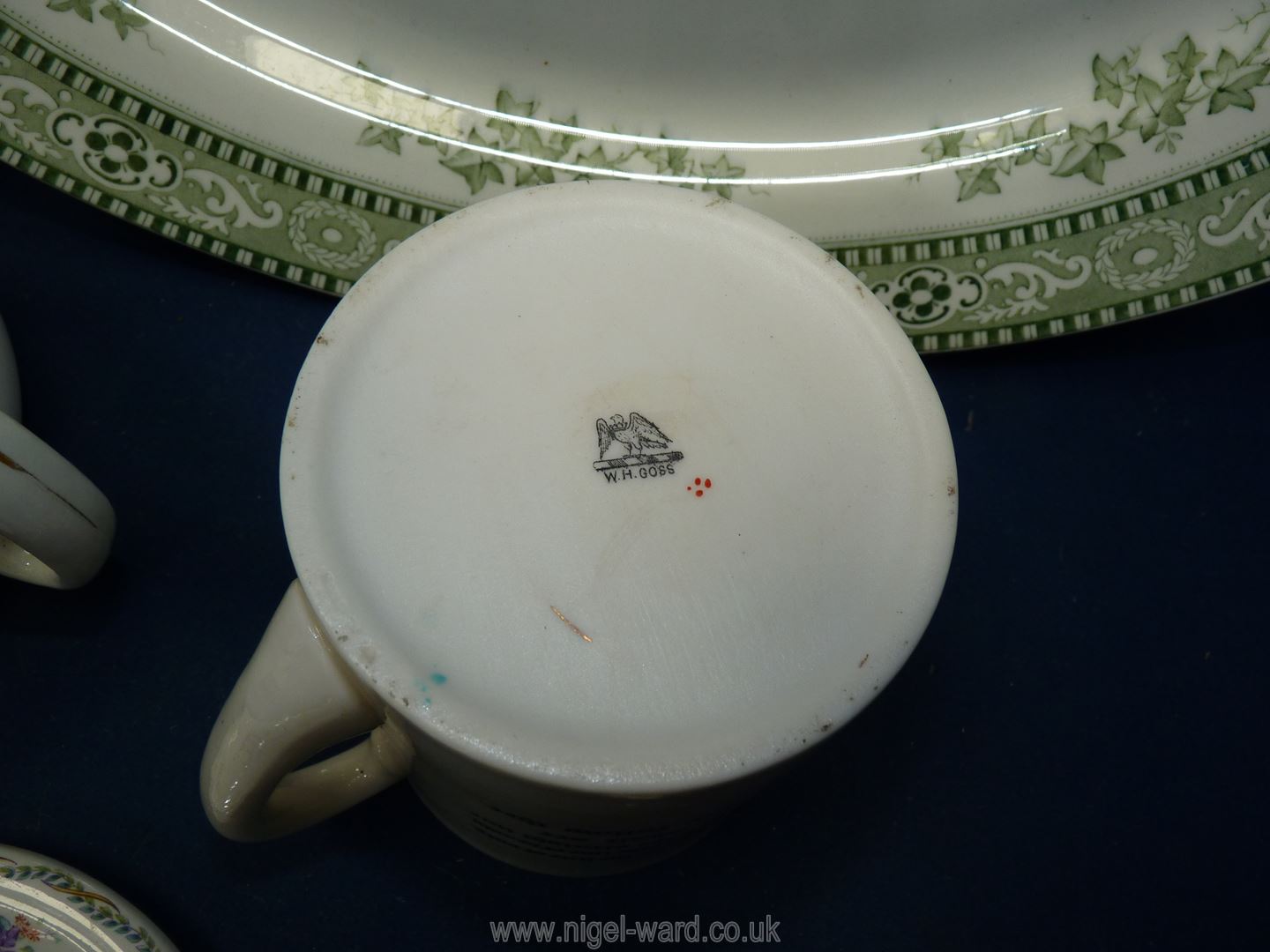 A quantity of china to include 3 large meat plates, J&G Meakin, Burslem and Myott Son & Co. - Image 3 of 3