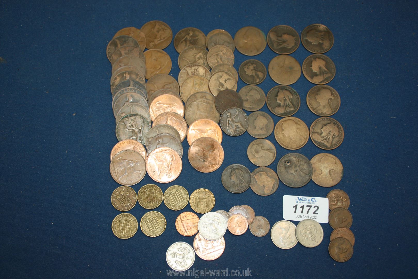 A quantity of English coins including pennies, halfpennies, threepenny bits, farthings etc.