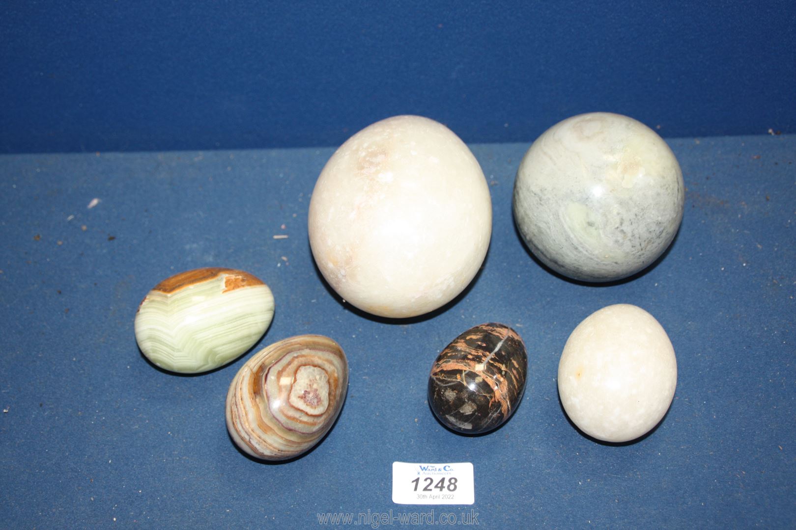 Six onyx and marble Eggs, various sizes.