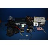 A quantity of digital cameras including a boxed Nikon Cool Pix 5900 5.1 mega pixel, Kodak 8.