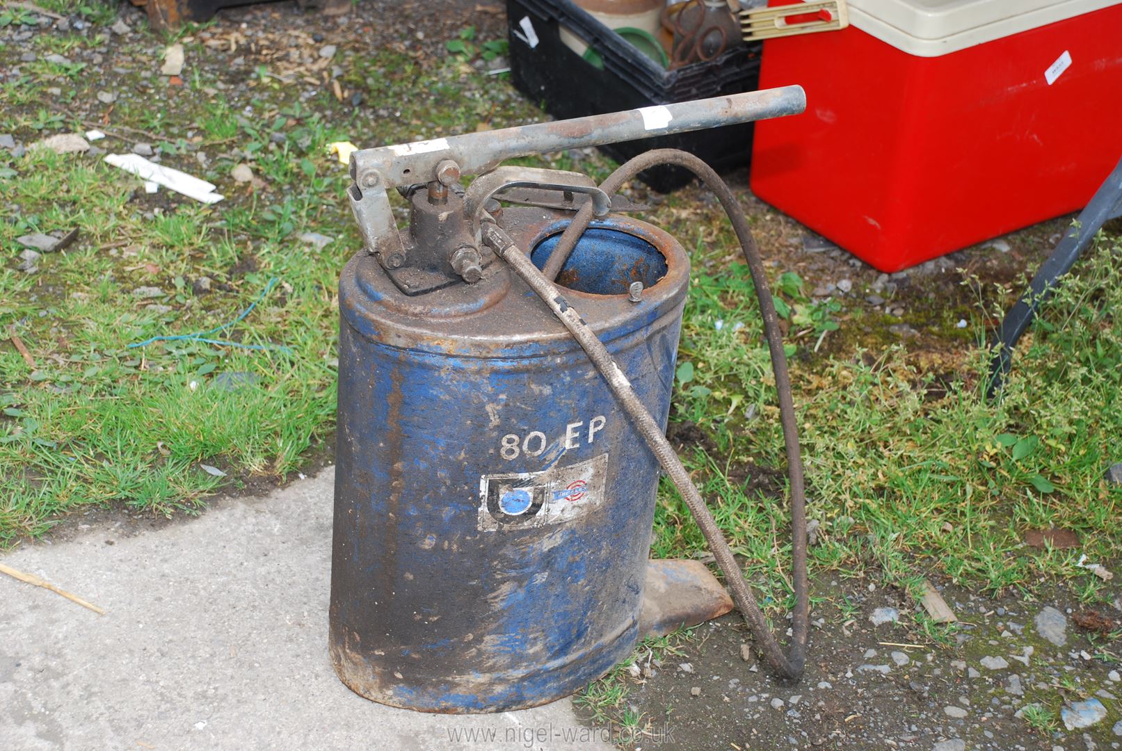 An oil pump bucket.