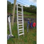 An Aluminium extending 5 rung step ladder.