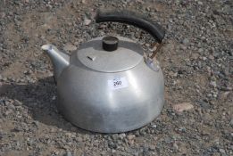 An Agaluxe kettle.