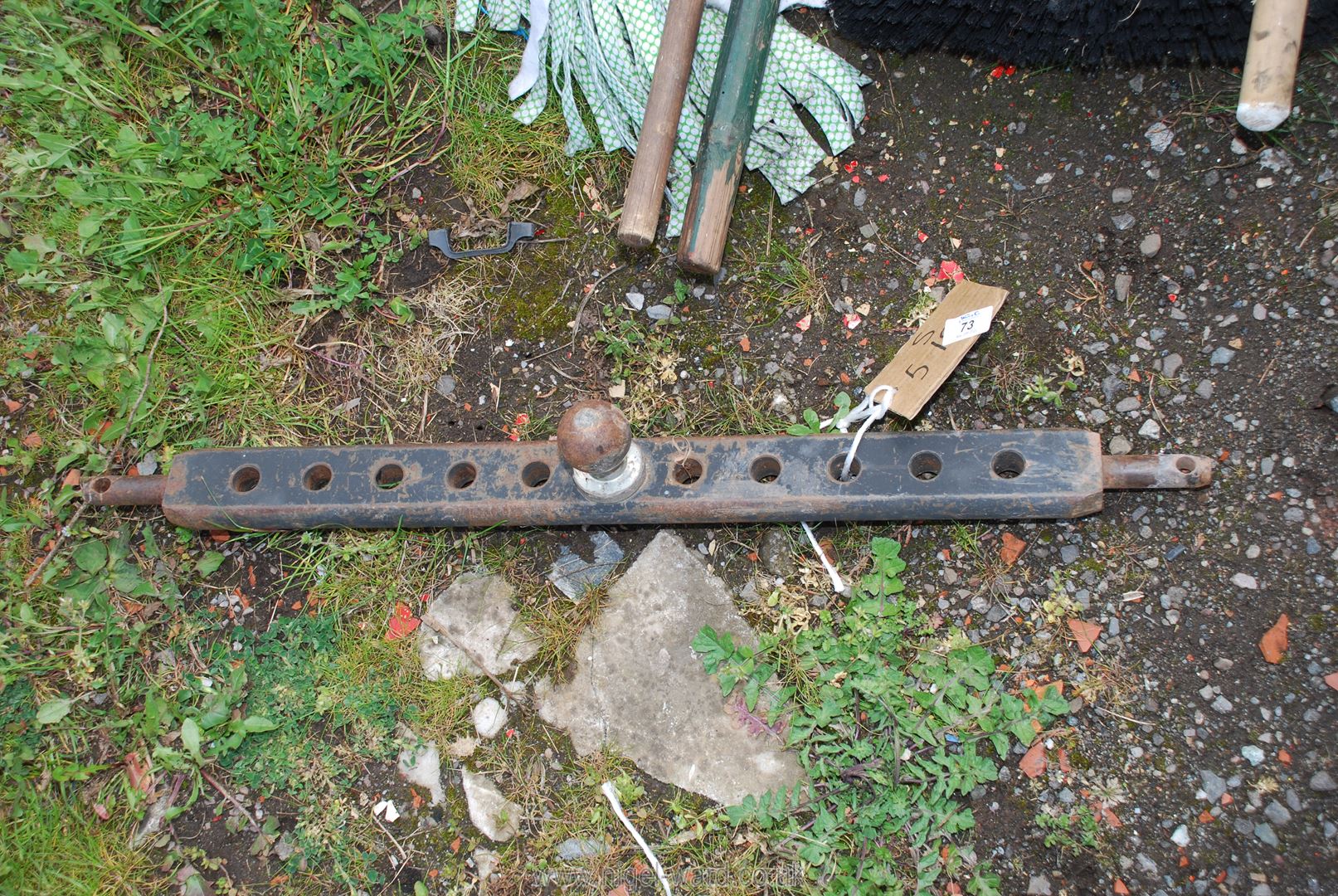 An 11 hole draw bar with ball attachment.